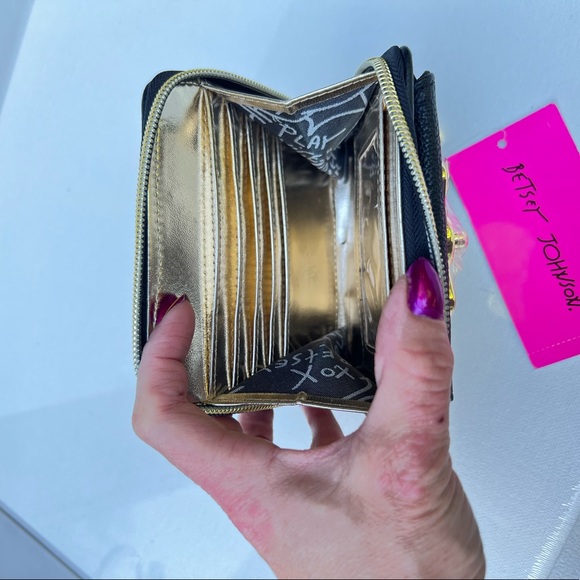 Betsey Johnson Black Quilted Bow Turnlock Zip Clutch Wallet BB15150 - Picture 8 of 10